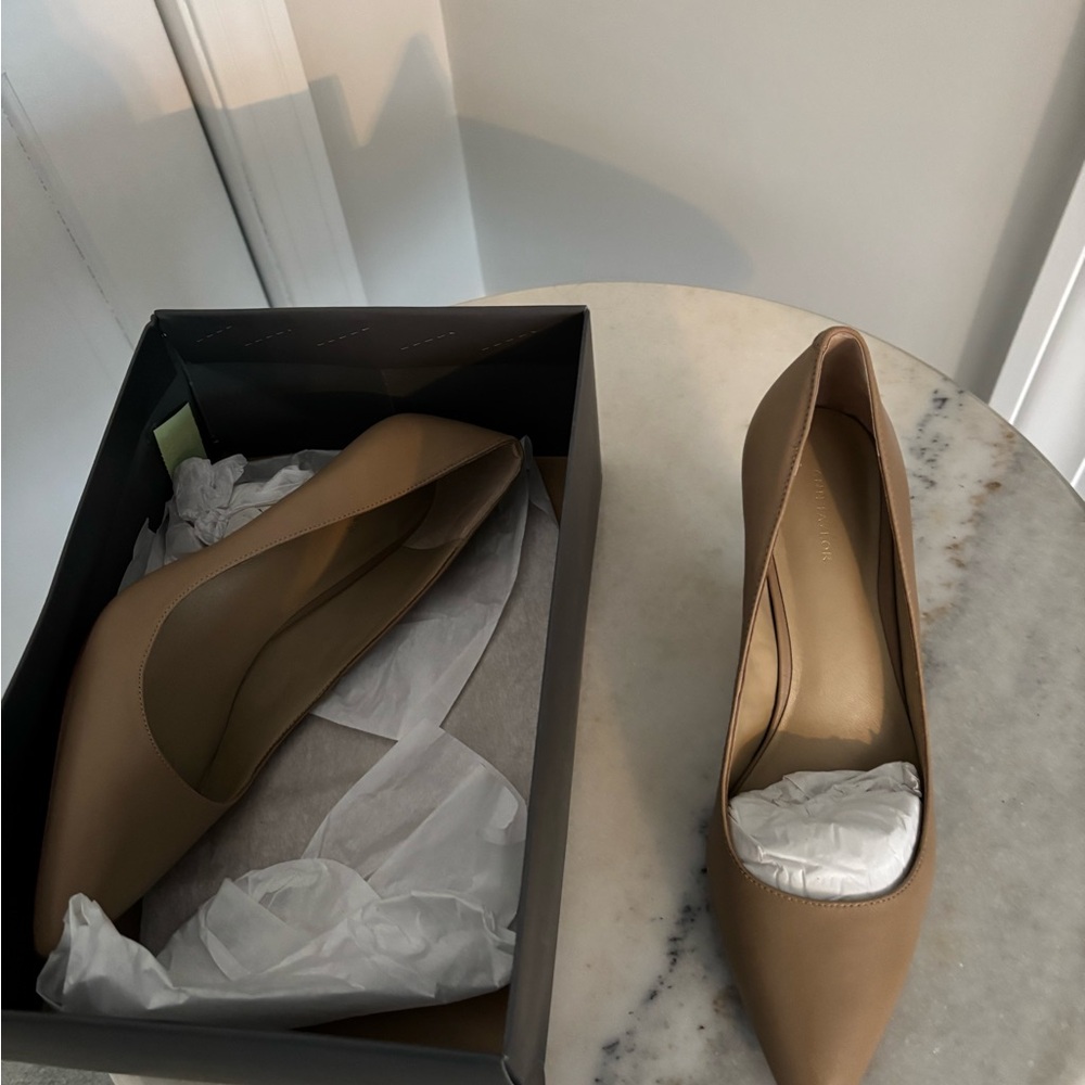 Ann Taylor Camel Leather Kitten Pumps